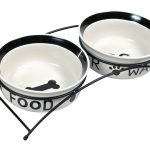 <strong title="Trixie Set 2 Castroane Ceramice Cu Suport Metalic, 2×1,6 l/ø 20 cm/41x10x20 cm, Alb/Negru, 24642 – Caini / Castroane, Trixie">Trixie Set 2 Castroane Ceramice Cu Suport Metalic, 2×1,6 l/ø 20 cm/41x10x20 cm, Alb/Negru,...</strong>